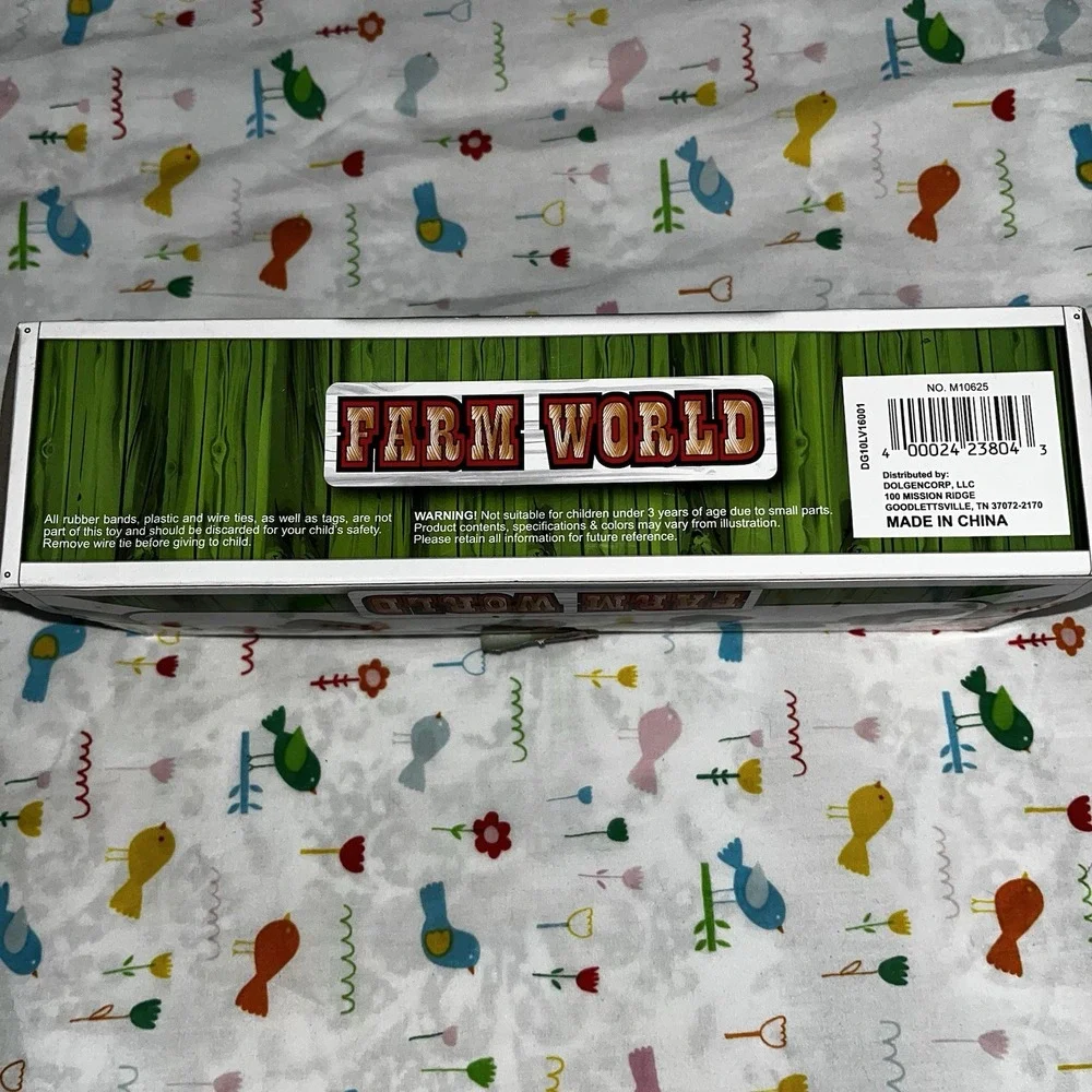 Farm World Tractor‎ & Pull Behind Tanker NIB